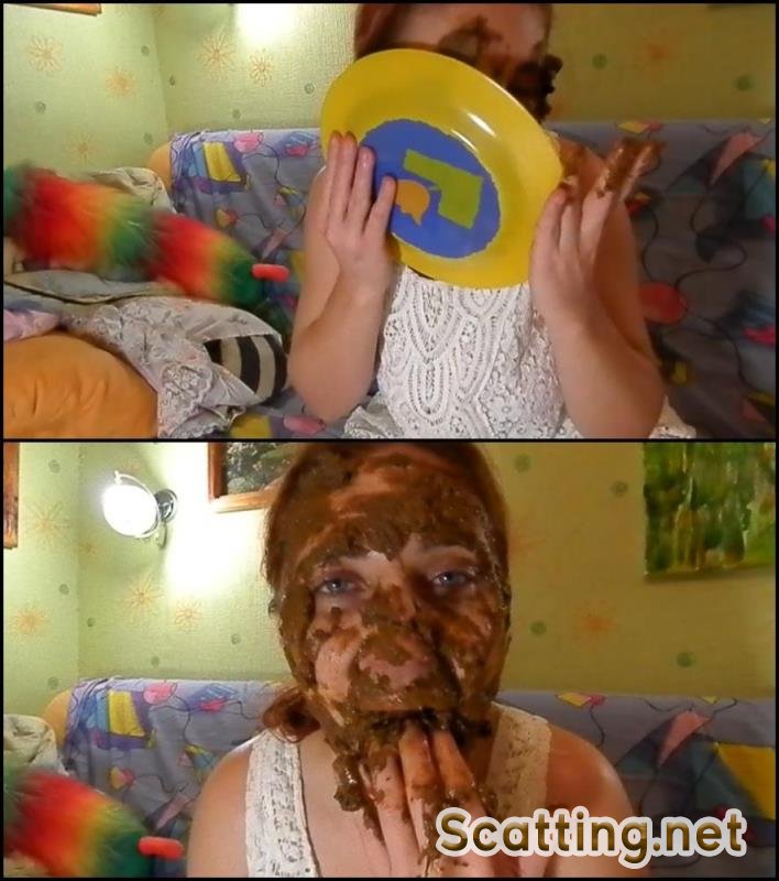 スカトロ - Woman shitting and eats feces. (Homemade Scat, Shit on face) [HD 720p]