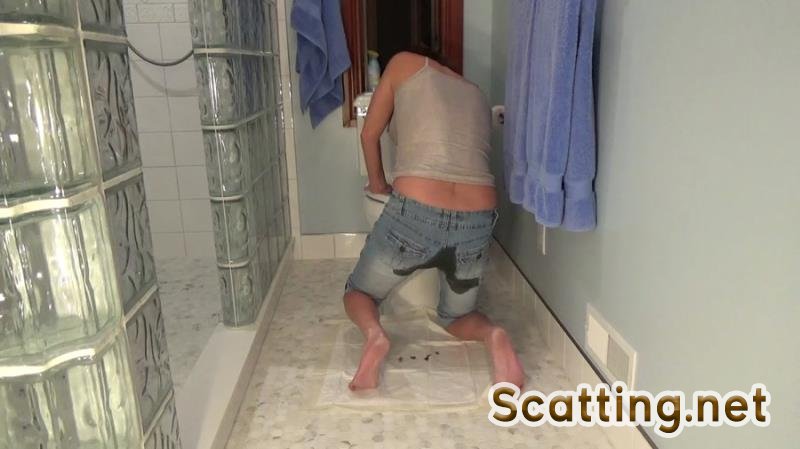 EricaKay - Flu Thinking Puke, Ending up as Shitting my Shorts (Toilet, Scat) Pooping Jeans [HD 720p]
