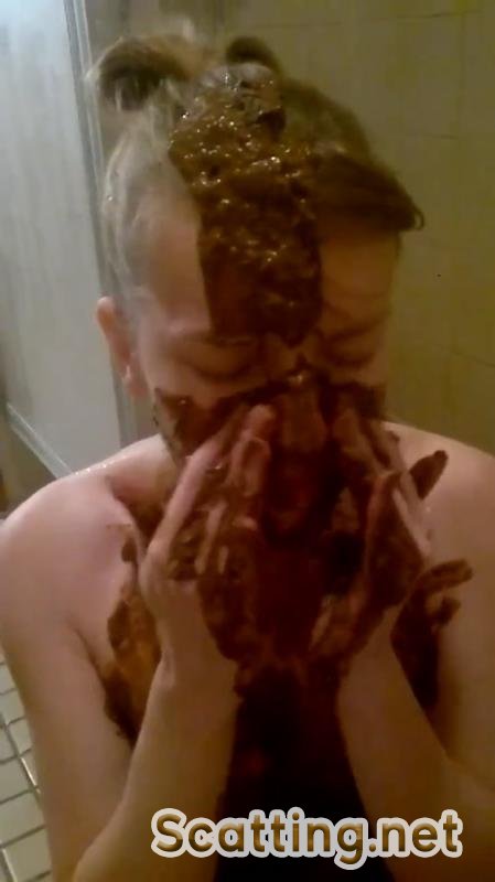 Julia Dream - Shit On Head Or Total Scat Mess (Shit Girls, Amateur) Scat Mask [HD 720p]