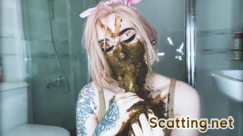 SweetBettyParlour - Croc Toy and Crazy Scat Girl (Solo, Defecation) Blowjob [FullHD 1080p]