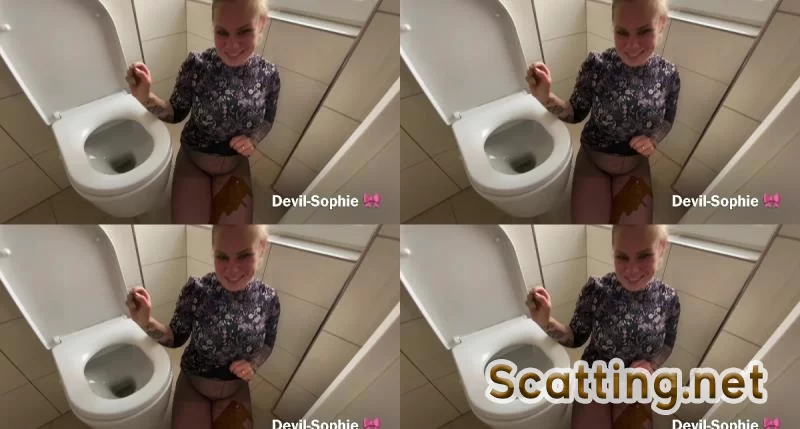 Devil Sophie (SteffiBlond) - Come and shit on my nylon tights - violent diarrhea (Scat, Piss, Toilet) MDH [UltraHD]