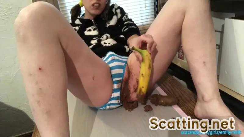 EmilyMilk - Having Fun with a Banana and Poop - Huge Poop Smear and Taste ( Dildo Scat [FullHD 1080p]