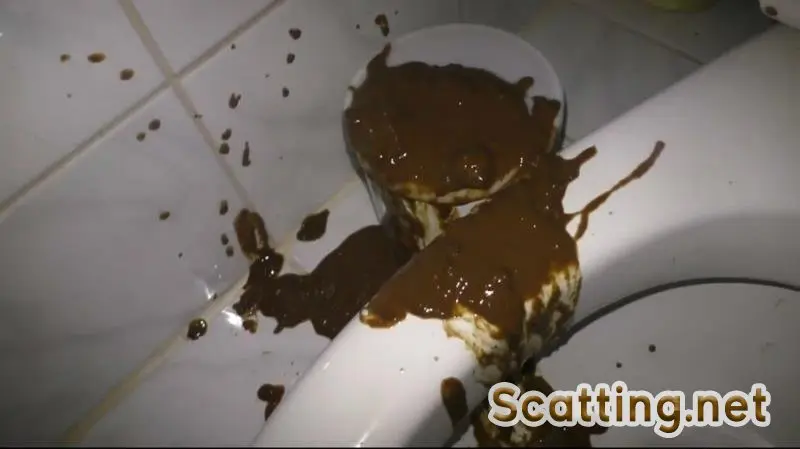 HotDirtyIvone - A diarrhea everywhere (Shit, Amateur) Diarrhea [FullHD 1080p]