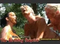 Betty, Sexy, Marlen - BETTY And FRIENDS - THE BIRTHDAY SURPRISE (New scat, Outdoor) Hightide-Video.com [HD 720p] Screenshot 1