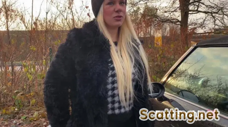 Devil Sophie - Park shit at McDonalds - the sausage had to get out (Milf, Solo) Outdoor Scat [UltraHD 4K]