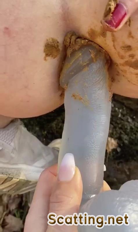 Outdoor - Pee and toying my asshole with some shit left inside (Toys, Dildo) TheHealthyWhores [HD 720p]