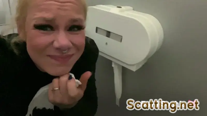 Devil Sophie - Extremely stomachache in the furniture store (Girls, Poop) Pooping Girls [UltraHD 4K]