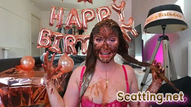 Ninounini - BIRTHDAY CAKE (PUKE): I eat a shitty cupcake! (Scatology, Solo) Defecation [FullHD 1080p]