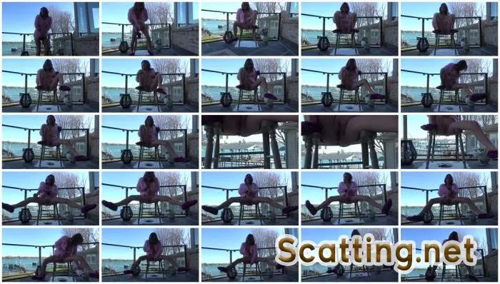 EricaKay - Shitting Outside On a Beautiful Day (Solo, Shit) Outdoor Scat [HD 720p] Screenshot 1