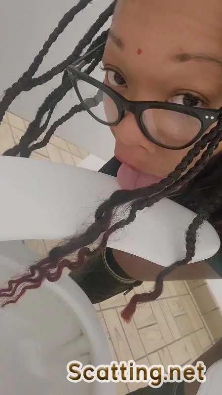 UniQueen21 - Uni"Ella in public bathrooms (Poop, Eat) Solo [UltraHD 2K]
