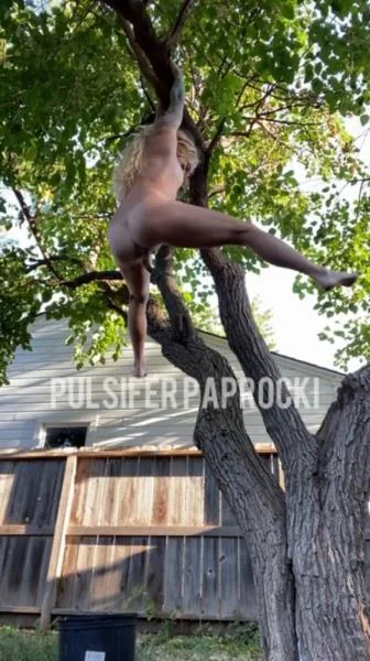 PulsiferPaprocki - Hanging Tree Poop (Big Pile, Solo) Outdoor Scat [HD 720p]