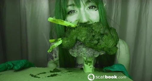 Preview of SweetBettyParlour - I am the Green Giant [HD 720p]