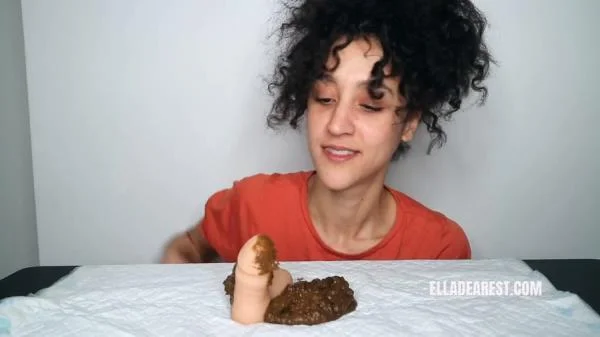 Ella Dearest aka Efro Ella - PEE PEE POO PLAY (Solo, Defecation) Scatbook.com [HD 720p]