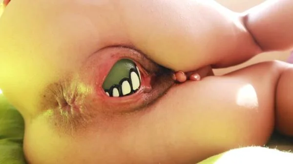 Sabrina Dacos - Chew Toy (Defecation, Solo ) Scatting [FullHD 1080p]
