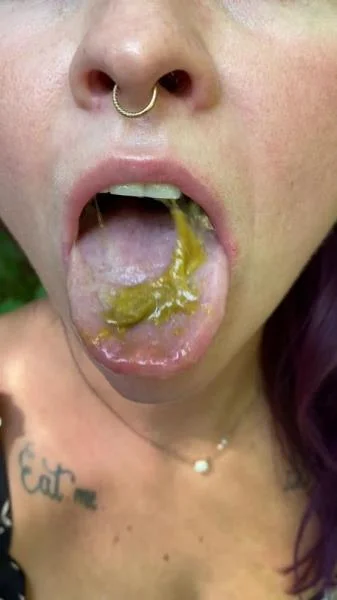 LilButtLex - Golf Balls in Public (Scat, Fetish ) Scatbook [UltraHD 2K]