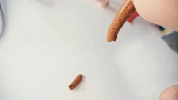 Mia Skye aka MiaRoxxx - Piss'n Poo In Bathtube (Germany, Dirty Anal ) Filthygrid.com [HD 720p]