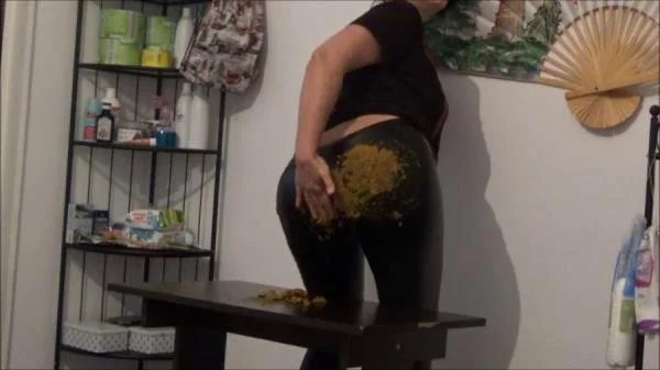 Mistress Roberta - Stiffy Shit On Leather Pants (Fetish, Romanian ) Scatshop.com [SD]