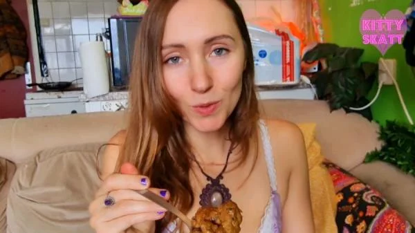 Kitty Skatt - POV Cook And Feed (Solo, Defecation ) Scatbook.com [FullHD 1080p]