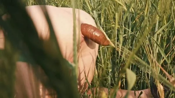 Mia Skye aka MiaRoxxx - Doggystyle Shit In a Field (Germany, Dirty Anal ) Filthygrid.com [HD 720p]