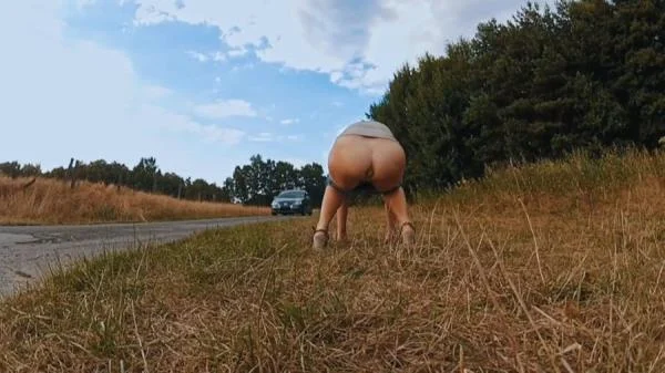 Mia Skye aka MiaRoxxx - OMG Caught Outside While Pooping (Germany, Dirty Anal ) Filthygrid.com [HD 720p]