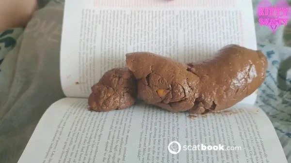 Kitty Skatt - The Book Critic This Book (Solo, Fetish ) Scatbook.com [FullHD 1080p]