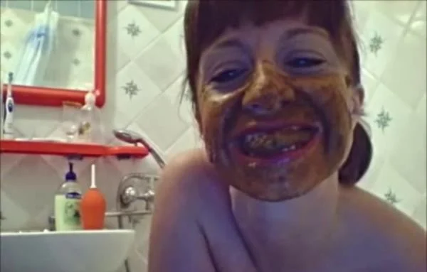 Santara Scat - Me In Bathtube Full Of Poo And Pee (Milf, Amateur ) GlamourScat [SD]