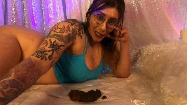 Scat Stank (Solo, Big Pile ) Femscat.com [FullHD 1080p]