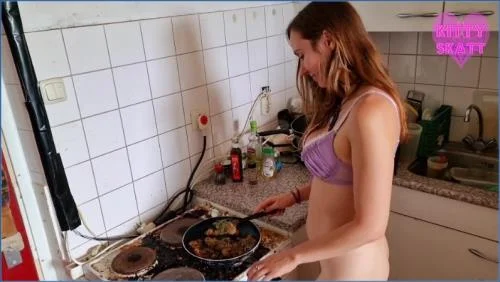 Kitty Skatt - POV Cook and Feed [FullHD 1080p]