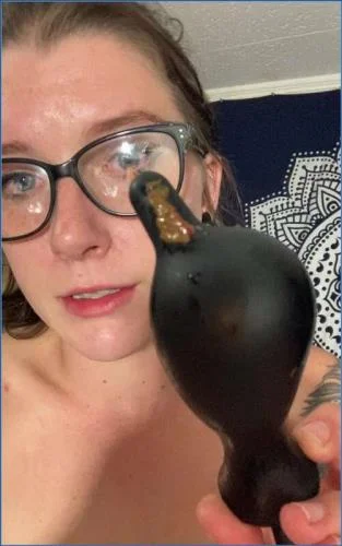 Missellie Stars in Lil Scat Sniffing Chewer, a Hardcore Smearing Video