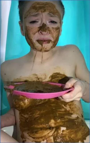 Sexandcandy18 gets dirty with real peeing, enema, and fisting