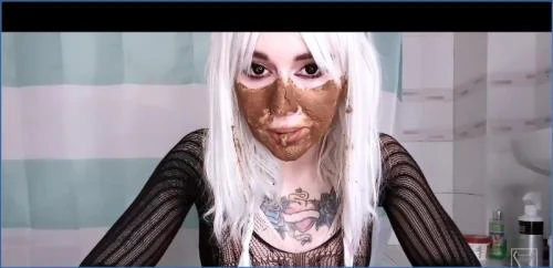 Dirty Betty Gets Dirty in Scat Color Corn Flakes Play