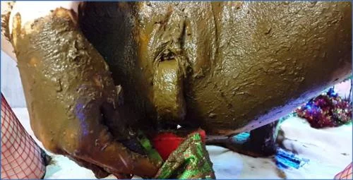 Anna Coprofield Gets Dirty in Merry Shitty Christmas- Part 2