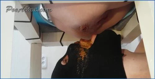 PooAlina drinks piss and eats scat in extreme fetish clip