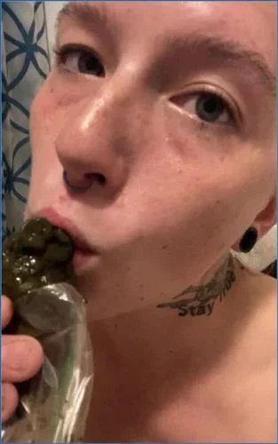 Missellie in Real Piss Drinking Action Loaded with Shitting