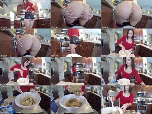 PooAlexa - Baking Banana Muffin’s - Jessica Valentino Scat Smear