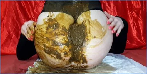 Anna Coprofield Gets Dirty in Black Pantyhose