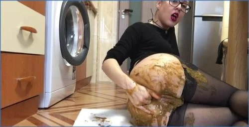 Ella Gilbert's Hardcore Scat Video "Accident On My Way Home" in FullHD