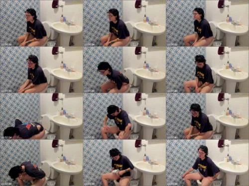 Missellie - Peeping-Tom-Poop-Video Toilet Slave