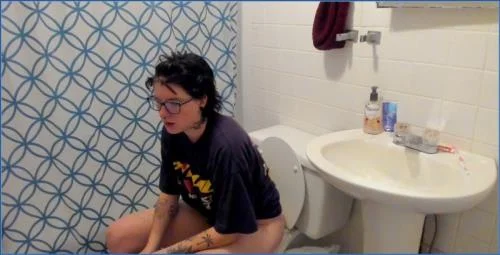Missellie Gets Real and Dirty in Voyeur Toilet Slave clip