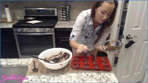 Goddess Ryan Gets Dirty in Shit & Bake Heart Shape Fudge