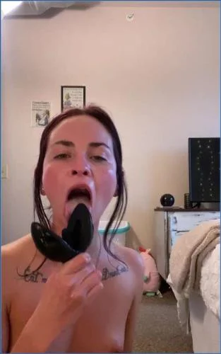 LilbuttLex Explores New Anal Gaper Plug with Kaviar