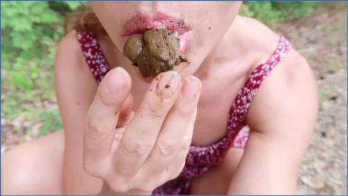 Sabrina Dacos Shits Wild and Smears Pee on Toys - German Scat Action