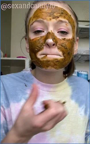 Sexandcandy18's First Diaper Fill and Face Mask in Teen Scat POV