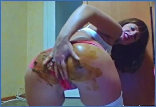 Santara's Creamy Piss and Shit Feast in Unfiltered Scat Porn Action