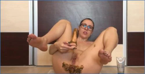 Josslyn Kane Fists Her Shitty Asshole After a Month of Dirty Fun