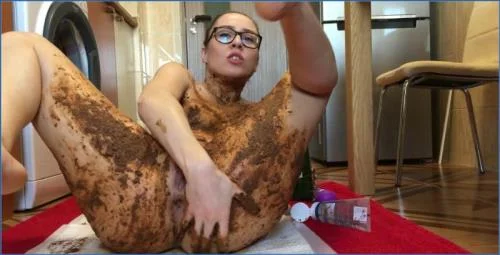 Ella Gilbert's Extreme Solo Scat: Toilet, Fisting, and Dildo Action