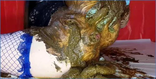 Anna Coprofield Fills Her Pussy with 7 Saved and 1 Fresh Shit