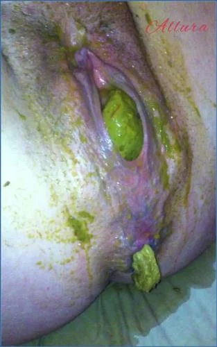 Allura Shits and Smears in a Hefty Solo Scat Run Packed with Messy