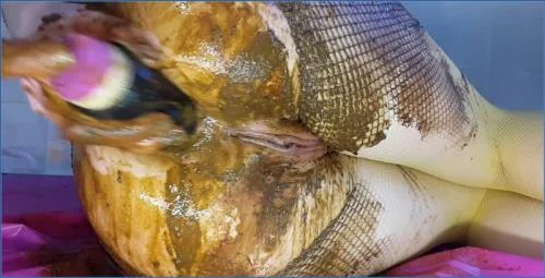 Anna Coprofield Shits and Smears in Fishnet Leggings - Real Scat