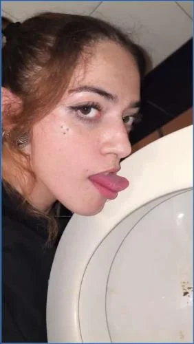 Malafalda's nasty Scat Domination in Licking Toilet porn